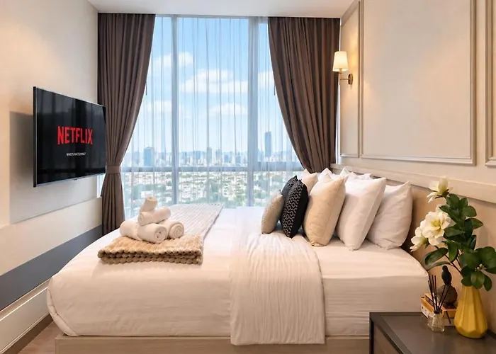 Ekkamai Sleeps3 Kitchen Fiber Wifi Poolgym W-dryer Bangkok