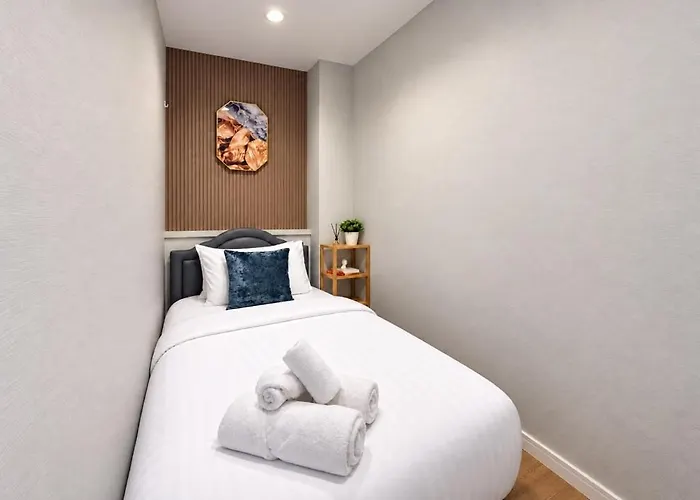 Ekkamai Sleeps3 Kitchen Fiber Wifi Poolgym W-dryer * Bangkok
